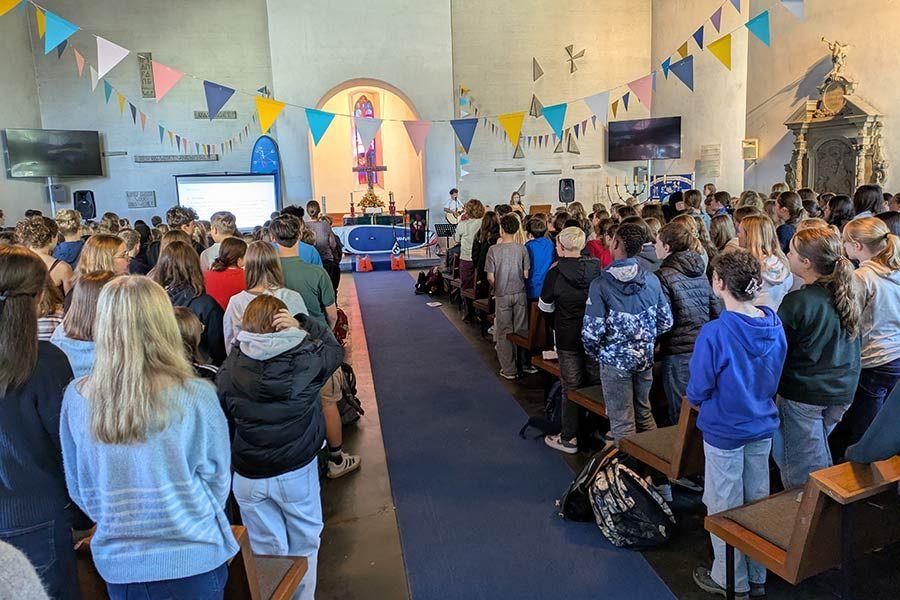 2025 Begruessungsgottesdienst Stand Up